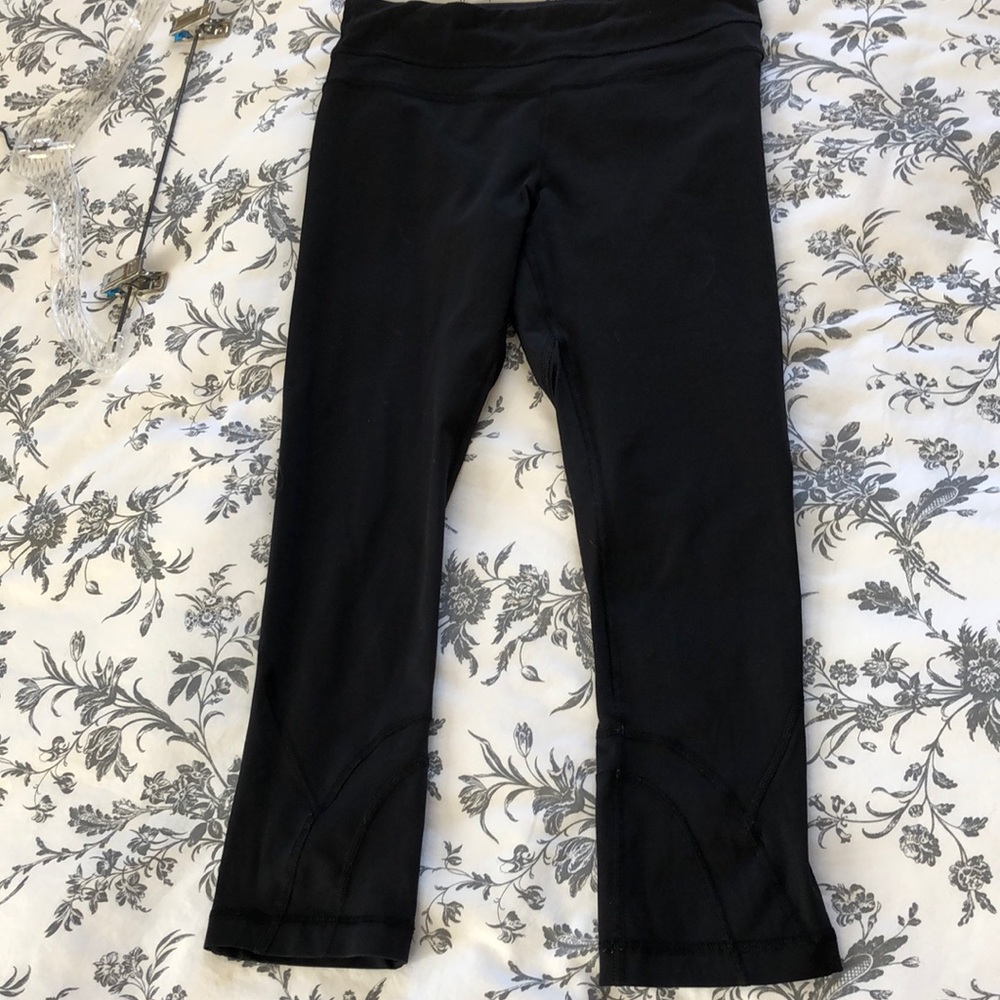 Lululemon Black Crop- size 4